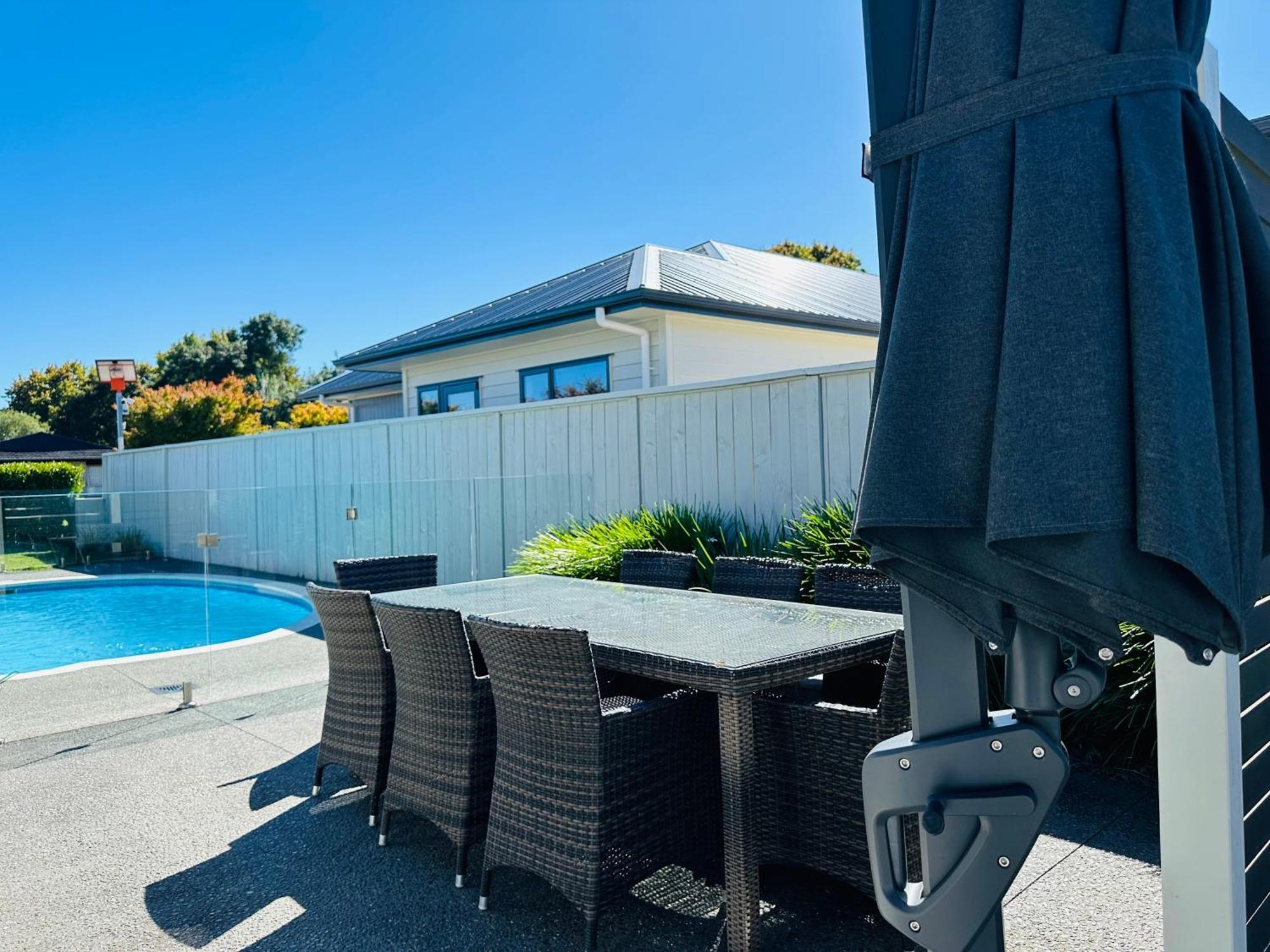 Summer Holiday 4 Bedrooms House In Hamilton With Pool And Spa Exterior photo